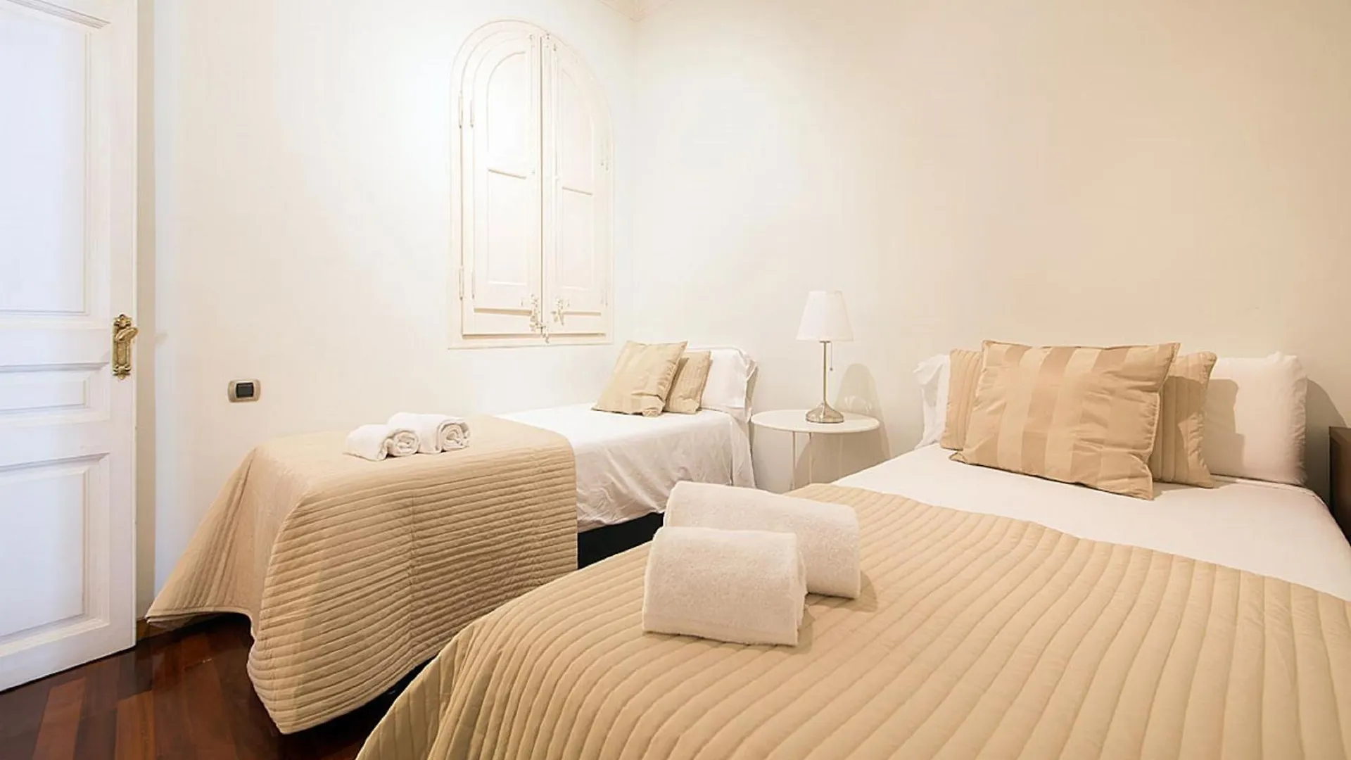 Apartamento 4 Dormitorios En Calle Balmes - You Stylish Apartments Barcelona