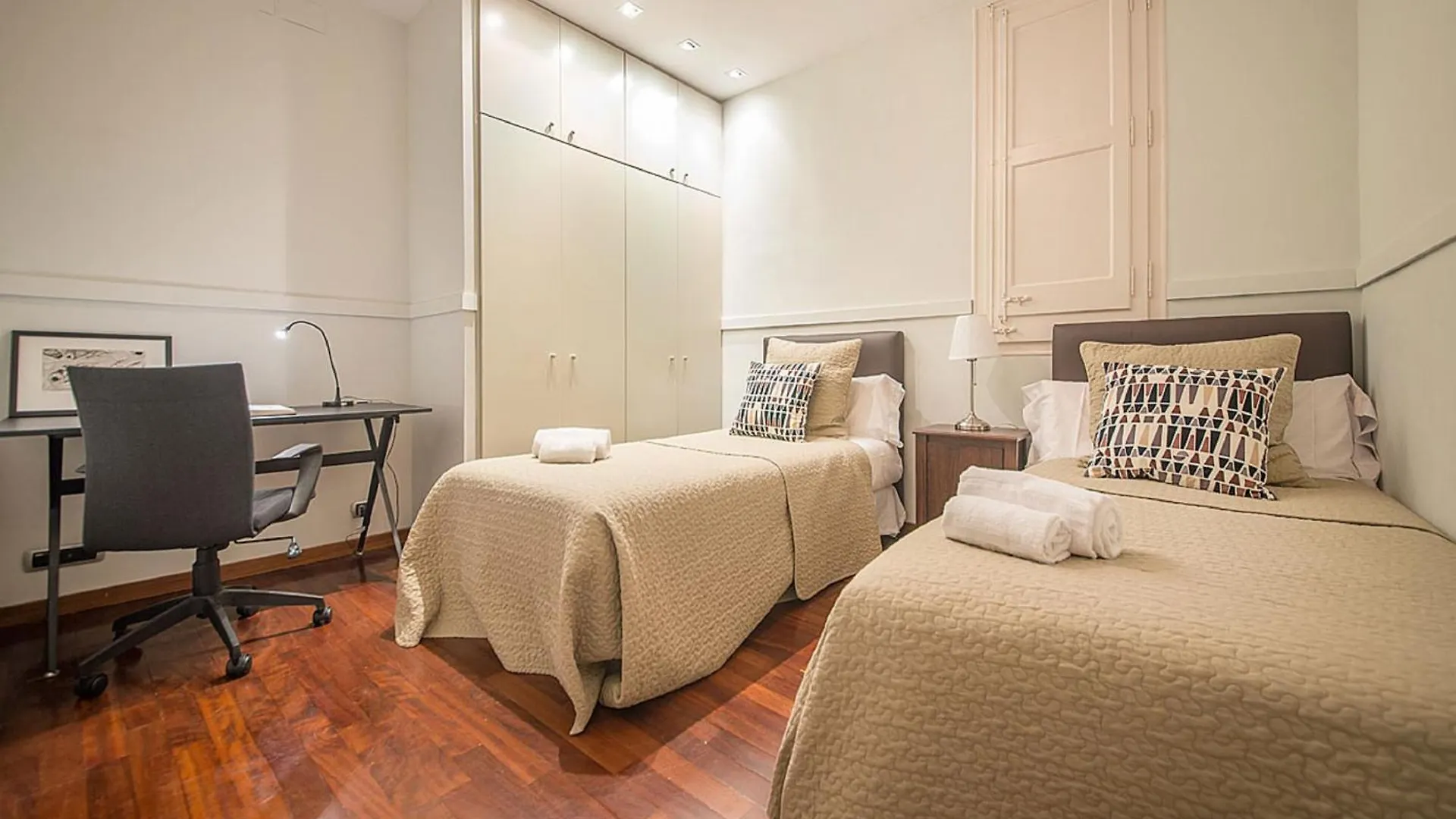 Apartamento 4 Dormitorios En Calle Balmes - You Stylish Apartments Barcelona