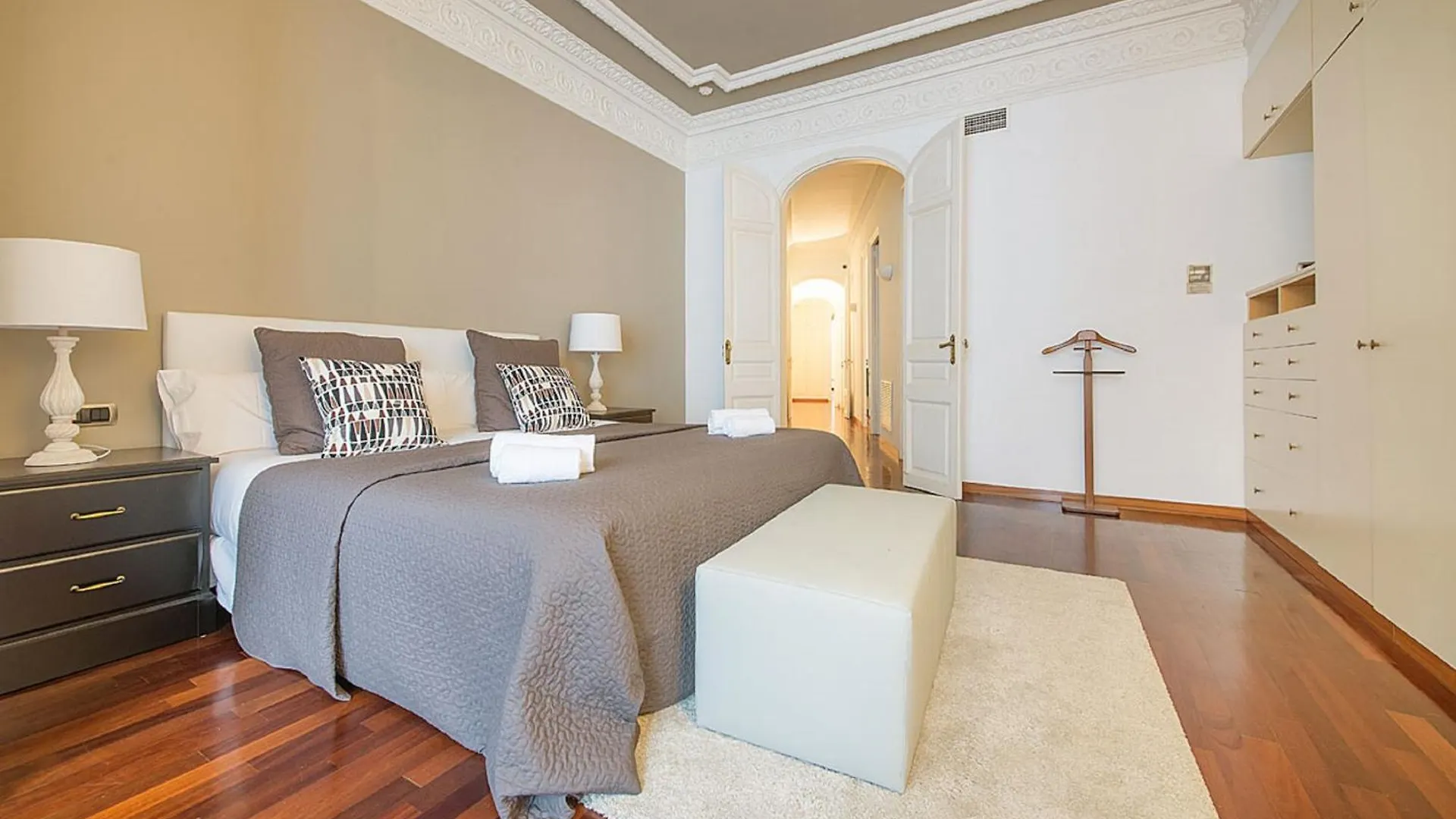Apartamento 4 Dormitorios En Calle Balmes - You Stylish Apartments Barcelona
