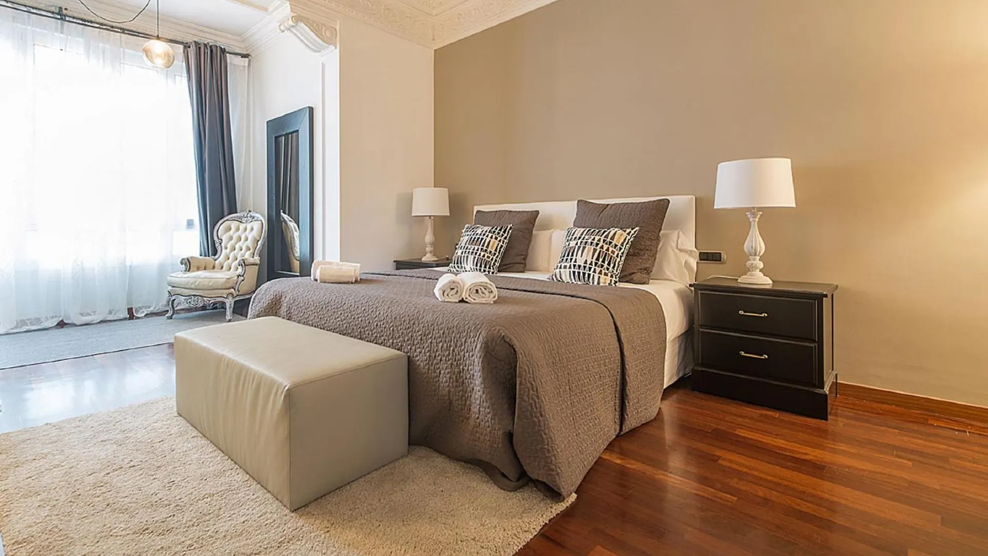 Apartamento 4 Dormitorios En Calle Balmes - You Stylish Apartments Barcelona